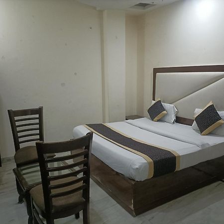 Hotel Ringer Ню Делхи Екстериор снимка