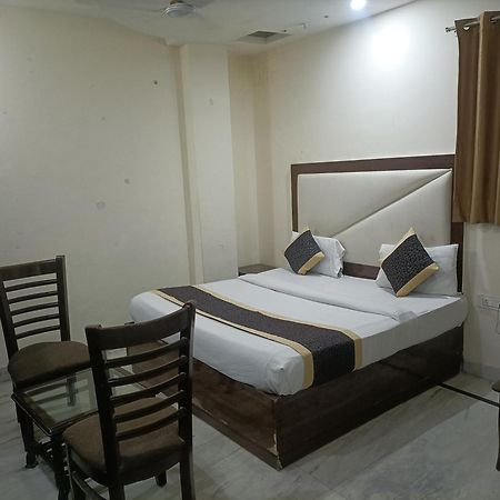Hotel Ringer Ню Делхи Екстериор снимка